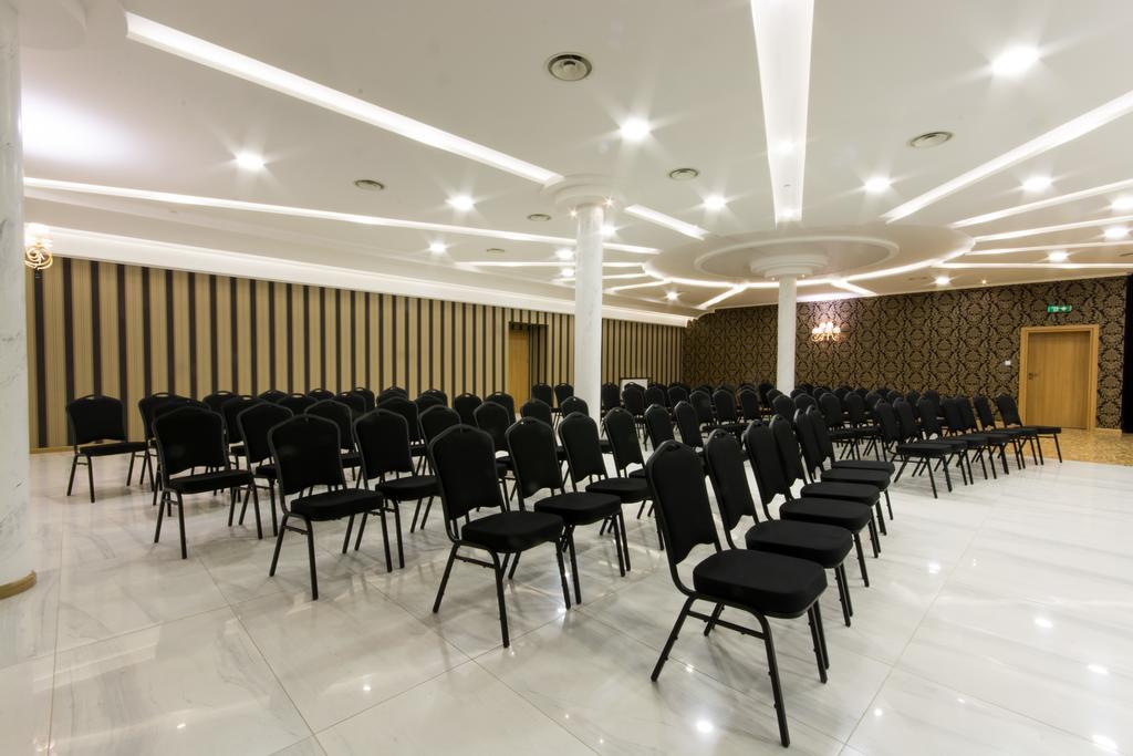 ראדום Europejski Boutique Hotel מראה חיצוני תמונה