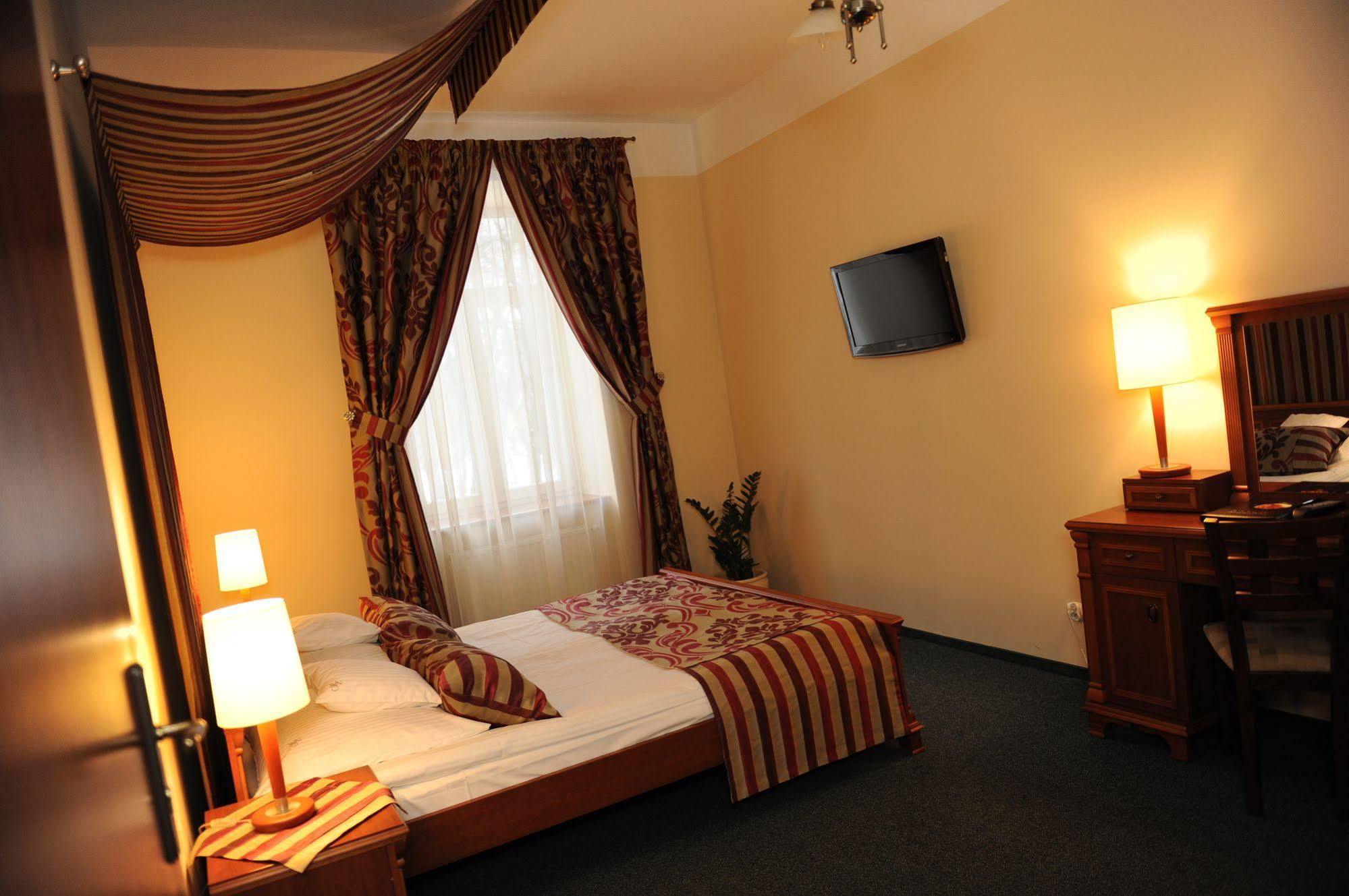 ראדום Europejski Boutique Hotel מראה חיצוני תמונה