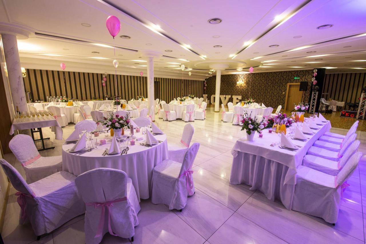 ראדום Europejski Boutique Hotel מראה חיצוני תמונה